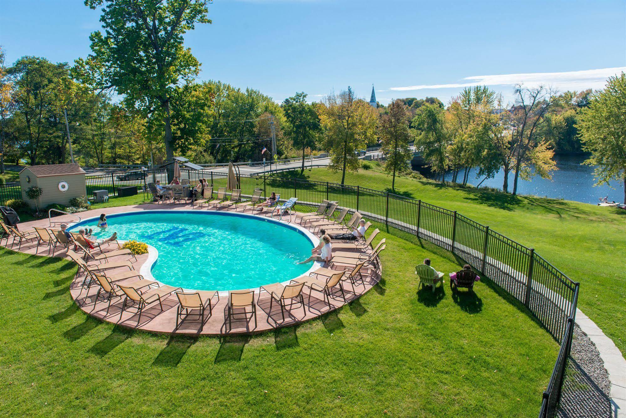 University Inn Academic Suites Orono Экстерьер фото