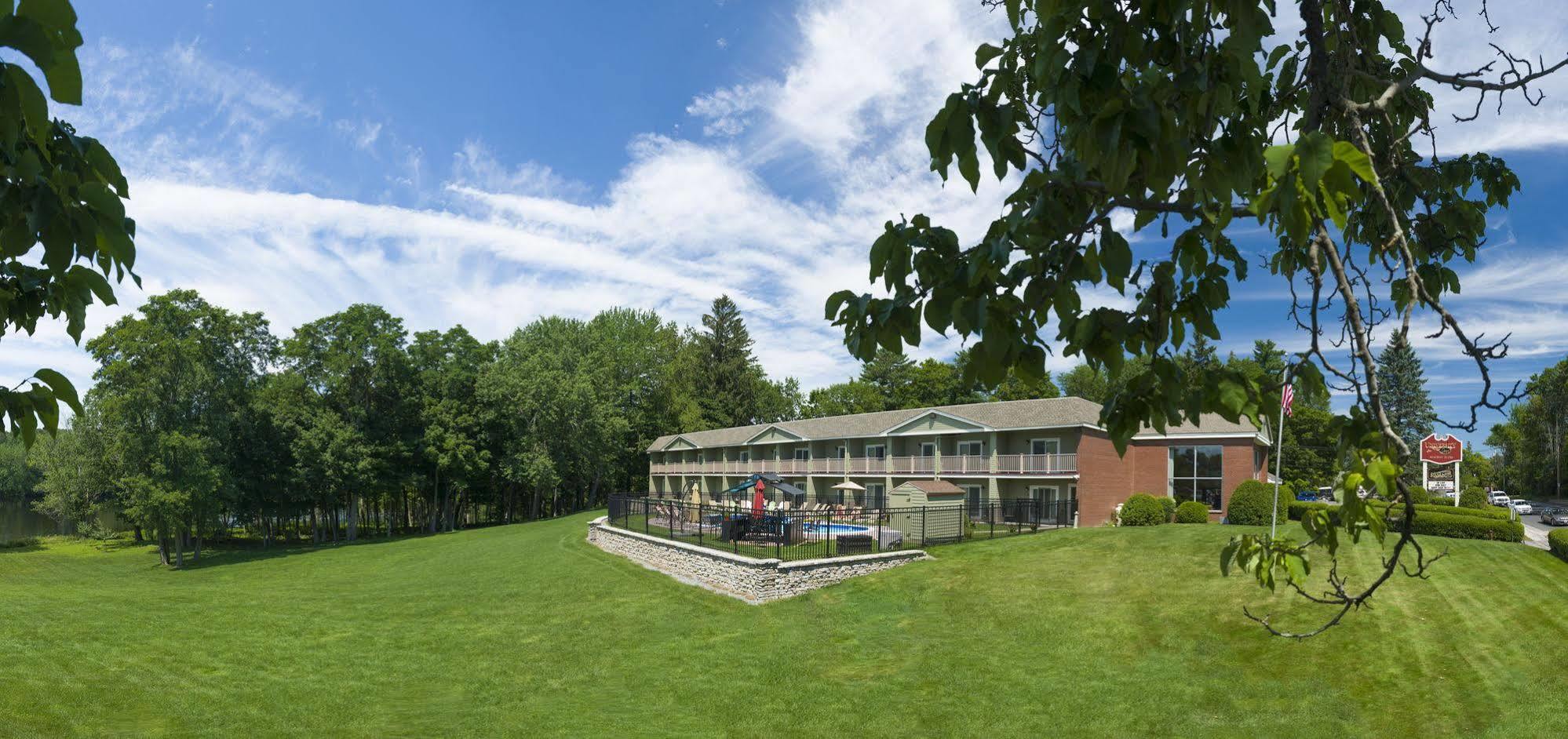 University Inn Academic Suites Orono Экстерьер фото
